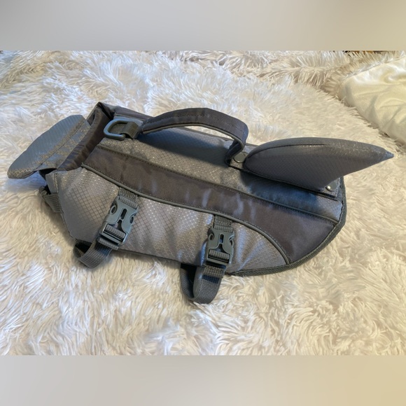 Shark Dog Life Jacket - Picture 4 of 7